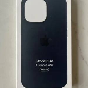APPLE MM2K3FE/A iPhone 13 Pro Silicone Case with MagSafe – Midnight A2707